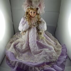 Madison Lee Limited Collection Doll #67637 Purple Lavender Blond Lace w/Stand
